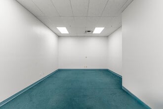 35425 W Michigan Ave, Wayne, MI à louer Photo intérieure– Image 1 sur 12