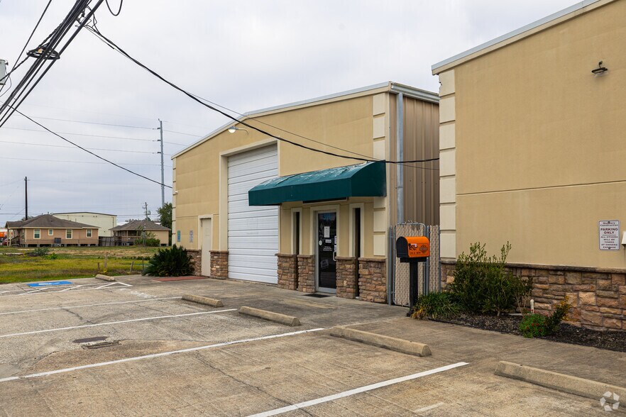 313 S 16th St, La Porte, TX à louer - Photo de l’immeuble – Image 2 sur 9