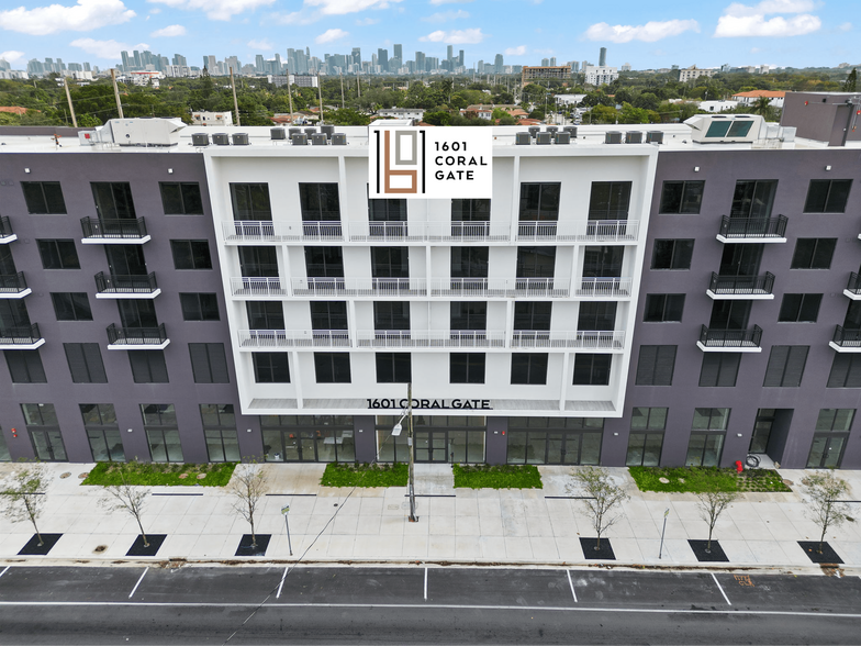 1601 SW 32nd Ave, Miami, FL à louer - Photo de l’immeuble – Image 1 sur 10