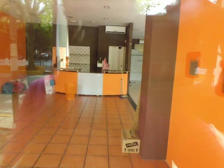 Local commercial dans El Ejido, Almería à louer - Photo de l’immeuble – Image 3 sur 4