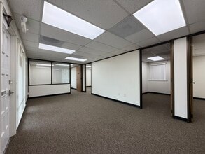 911 Hacienda Dr, Vista, CA à louer Photo intérieure– Image 1 sur 9