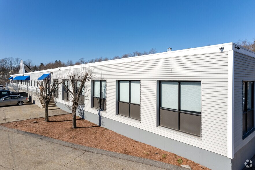 997 Millbury St, Worcester, MA à louer - Photo de l’immeuble – Image 3 sur 3