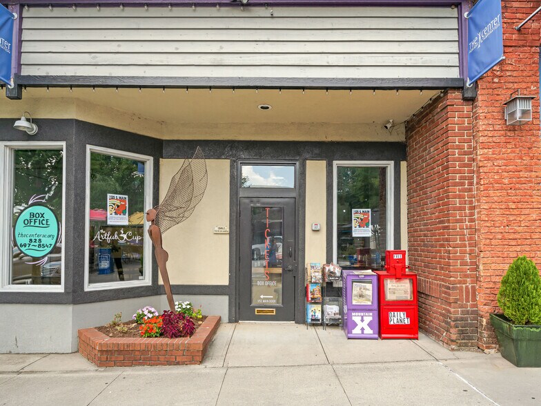 125 S Main St, Hendersonville, NC à vendre - Photo de l’immeuble – Image 2 sur 52