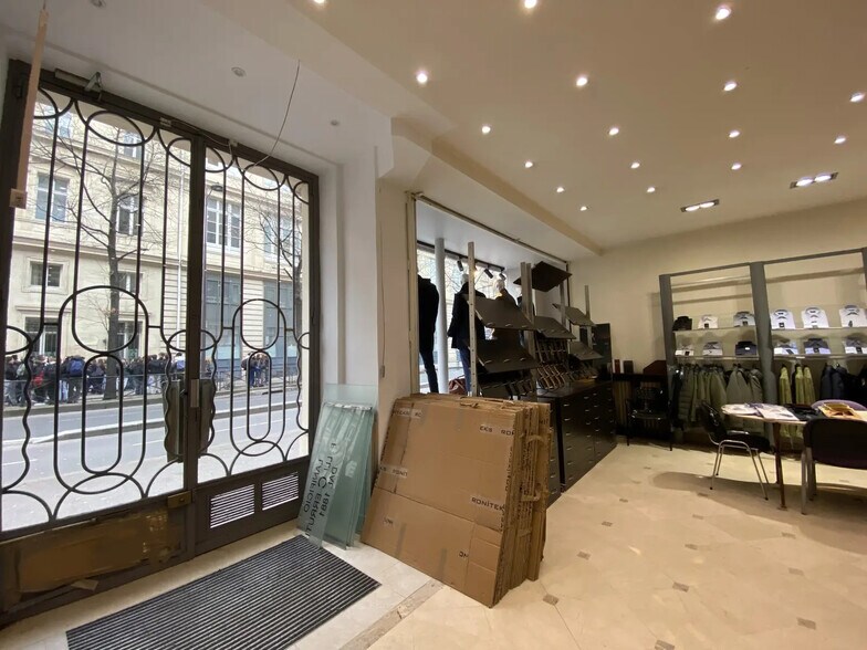 Local commercial dans Paris à louer - Photo de l’immeuble – Image 2 sur 4
