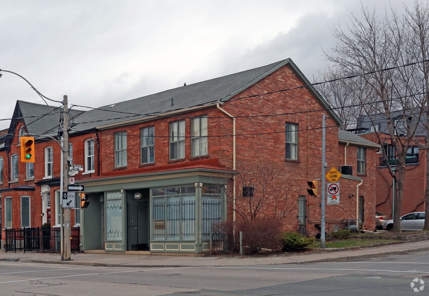 240 Gerrard St E, Toronto, ON à louer - Photo de l’immeuble – Image 3 sur 3