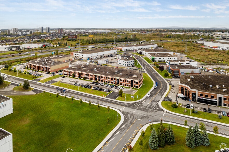 5520-5576 Boul Des Rossignols, Laval, QC à louer - Aérien – Image 2 sur 5
