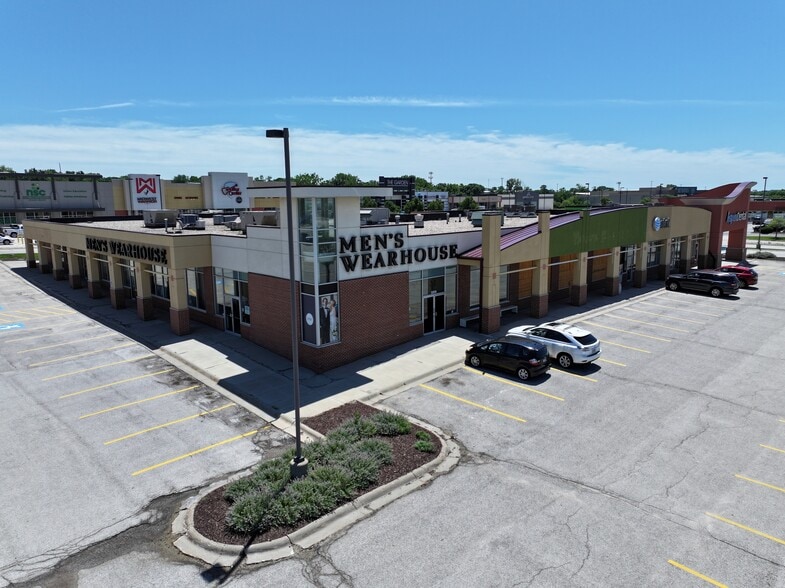 3205-3225 Oak View Dr, Omaha, NE à louer - Photo de l’immeuble – Image 1 sur 15