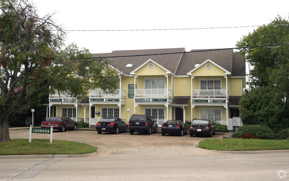 3901 W Vickery Blvd, Fort Worth, TX à louer - Photo de l’immeuble – Image 2 sur 8