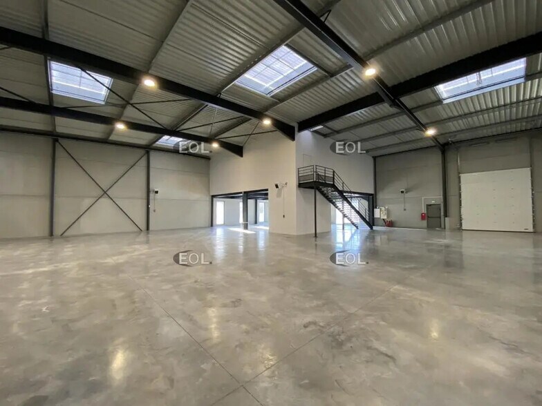 Local d’activités dans Seclin à louer - Photo de l’immeuble – Image 2 sur 5