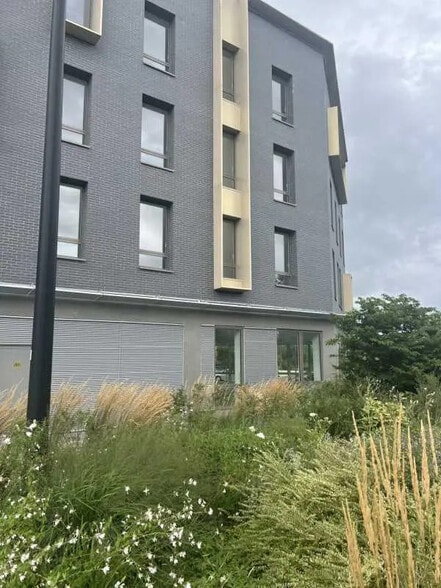 Bureau dans Guyancourt à vendre - Photo de l’immeuble – Image 2 sur 15