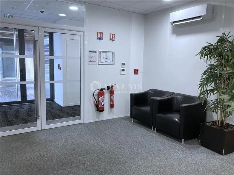 Bureau dans Maxéville à louer - Hall d’entrée – Image 3 sur 6
