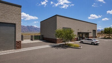 6162 N Travel Center Dr, Tucson, AZ à louer Photo de l’immeuble– Image 2 sur 3
