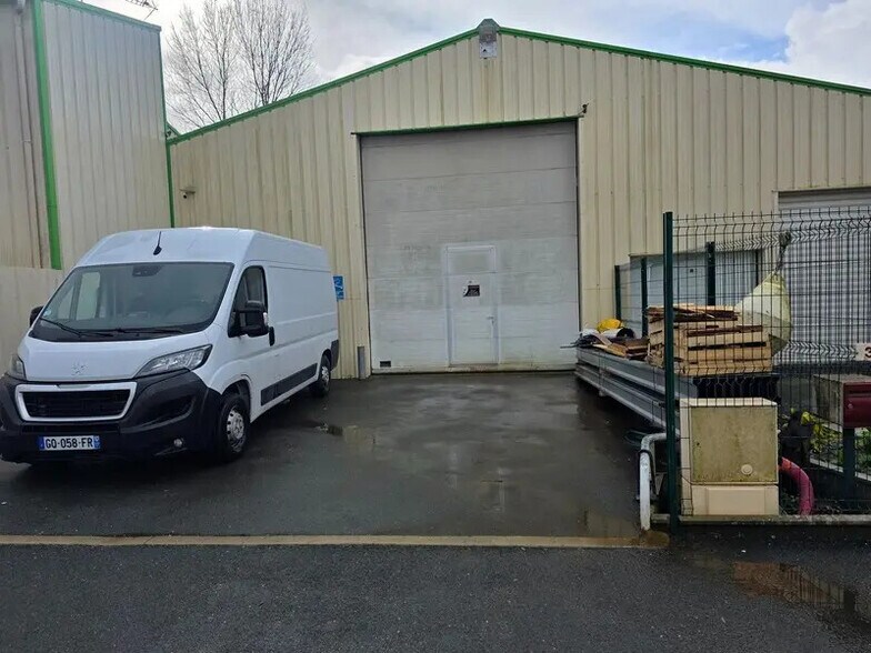 Local d'activités dans Le Grand-Village-Plage à vendre - Photo principale – Image 1 sur 6