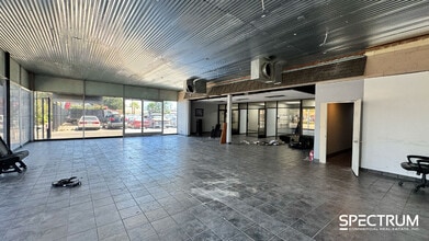 21024 Sherman Way, Canoga Park, CA à louer Photo intérieure– Image 2 sur 3