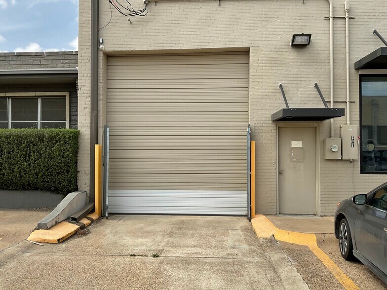 147 Pittsburg St, Dallas, TX à louer - Photo de l’immeuble – Image 2 sur 10