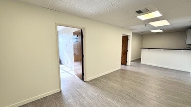 18411 Crenshaw Blvd, Torrance, CA à louer Photo intérieure– Image 2 sur 10