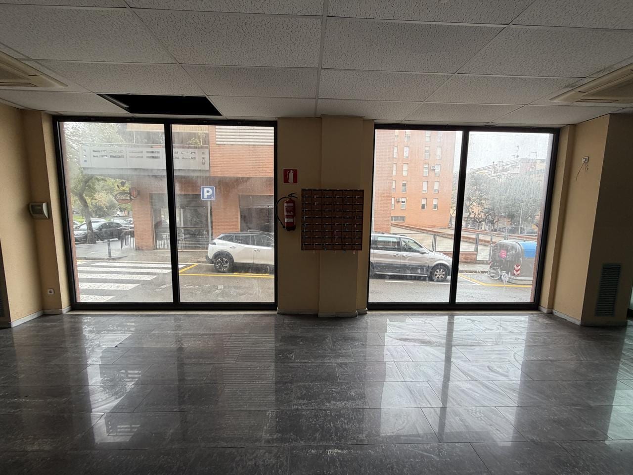 Local commercial dans Castelldefels, Barcelona à louer Photo intérieure– Image 1 sur 13