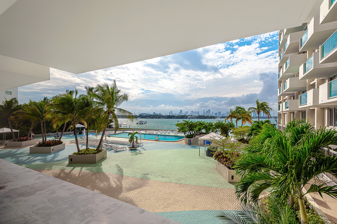 1200 West Ave, Miami Beach, FL 33139 - Lot 216 -  - Photo intérieure - Image 1 of 18