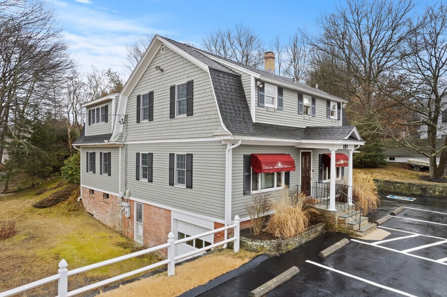 197 Norwich New London Tpke, Uncasville, CT à vendre - Photo de l’immeuble – Image 3 sur 29
