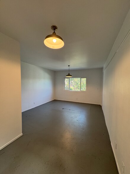 11630 Chayote St, Los Angeles, CA à louer - Photo de l’immeuble – Image 3 sur 4