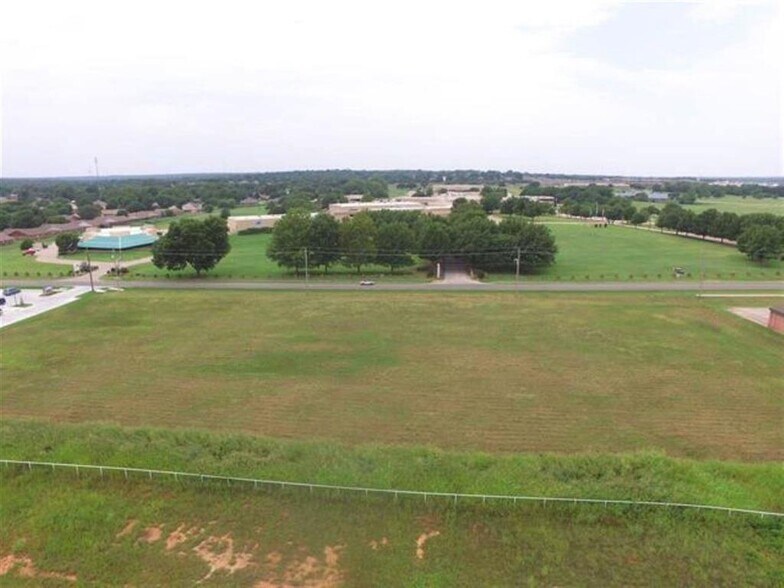 1305 S Sangre Rd, Stillwater, OK à vendre - Photo de l’immeuble – Image 1 sur 7