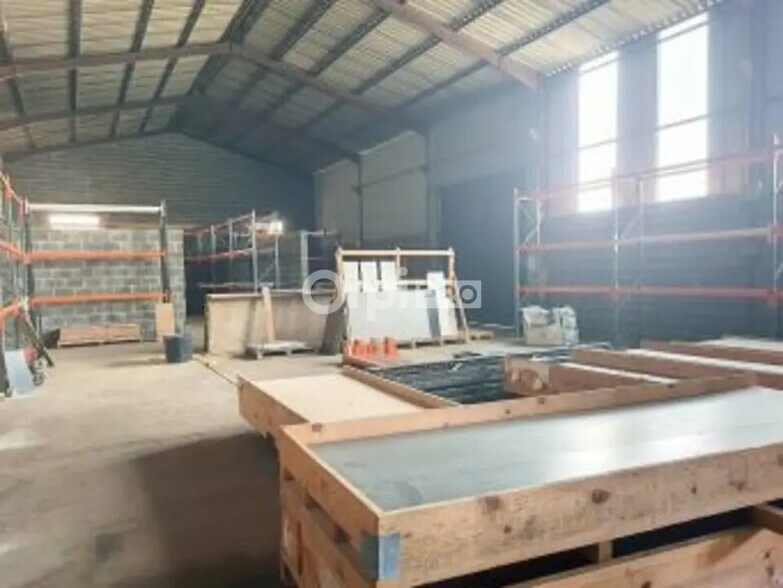 Local d'activités dans Domérat à vendre - Photo intérieure – Image 2 sur 2