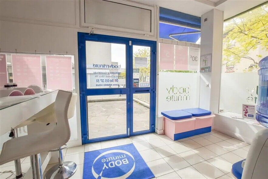 Local commercial dans Colombes à louer - Photo de l’immeuble – Image 3 sur 7