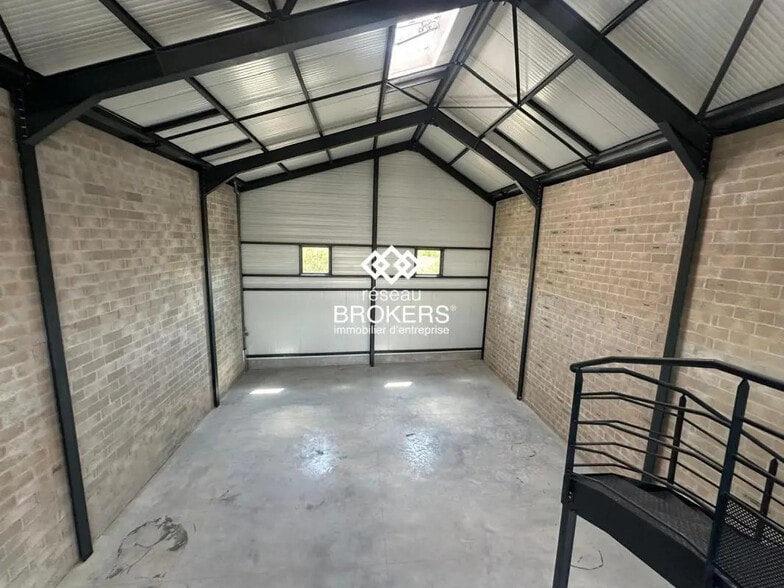 Industriel/Logistique dans Groslay à louer - Photo de l’immeuble – Image 3 sur 4