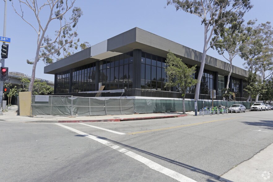 3402 Pico Blvd, Santa Monica, CA à louer - Photo principale – Image 1 sur 6
