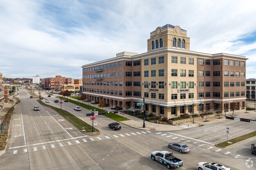 5757 Main St, Frisco, TX à louer - Photo de l’immeuble – Image 2 sur 34