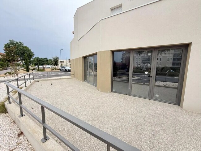 Plus de détails pour Local commercial à vendre