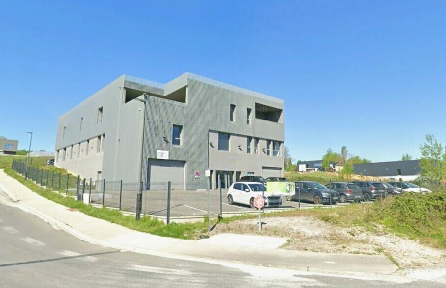 Local d’activités dans Montussan à louer - Photo de l’immeuble – Image 1 sur 2