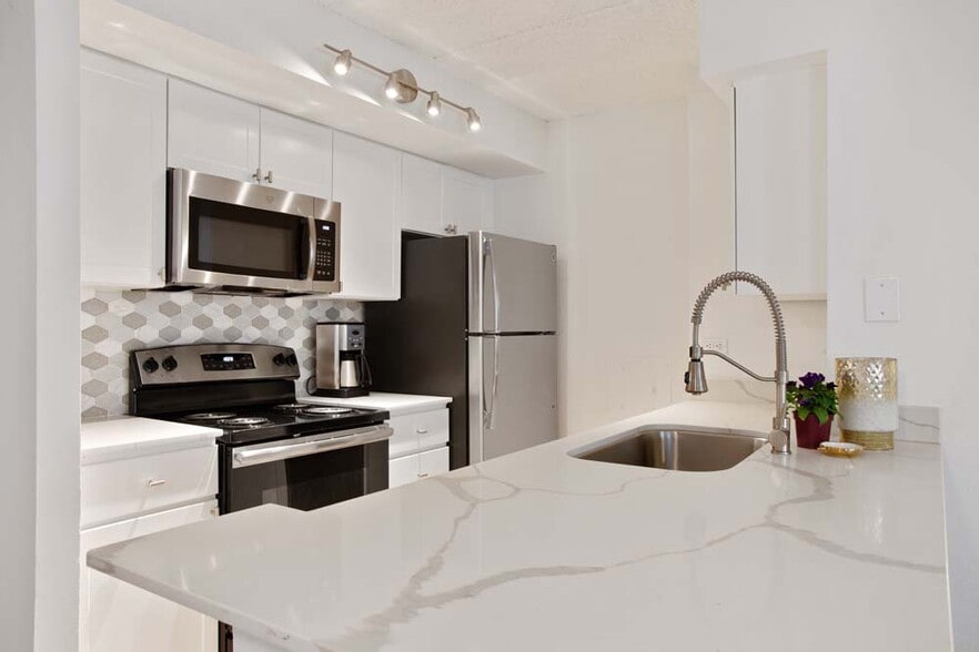 5115 N 40th St, Phoenix, AZ à louer - Photo intérieure – Image 1 sur 34