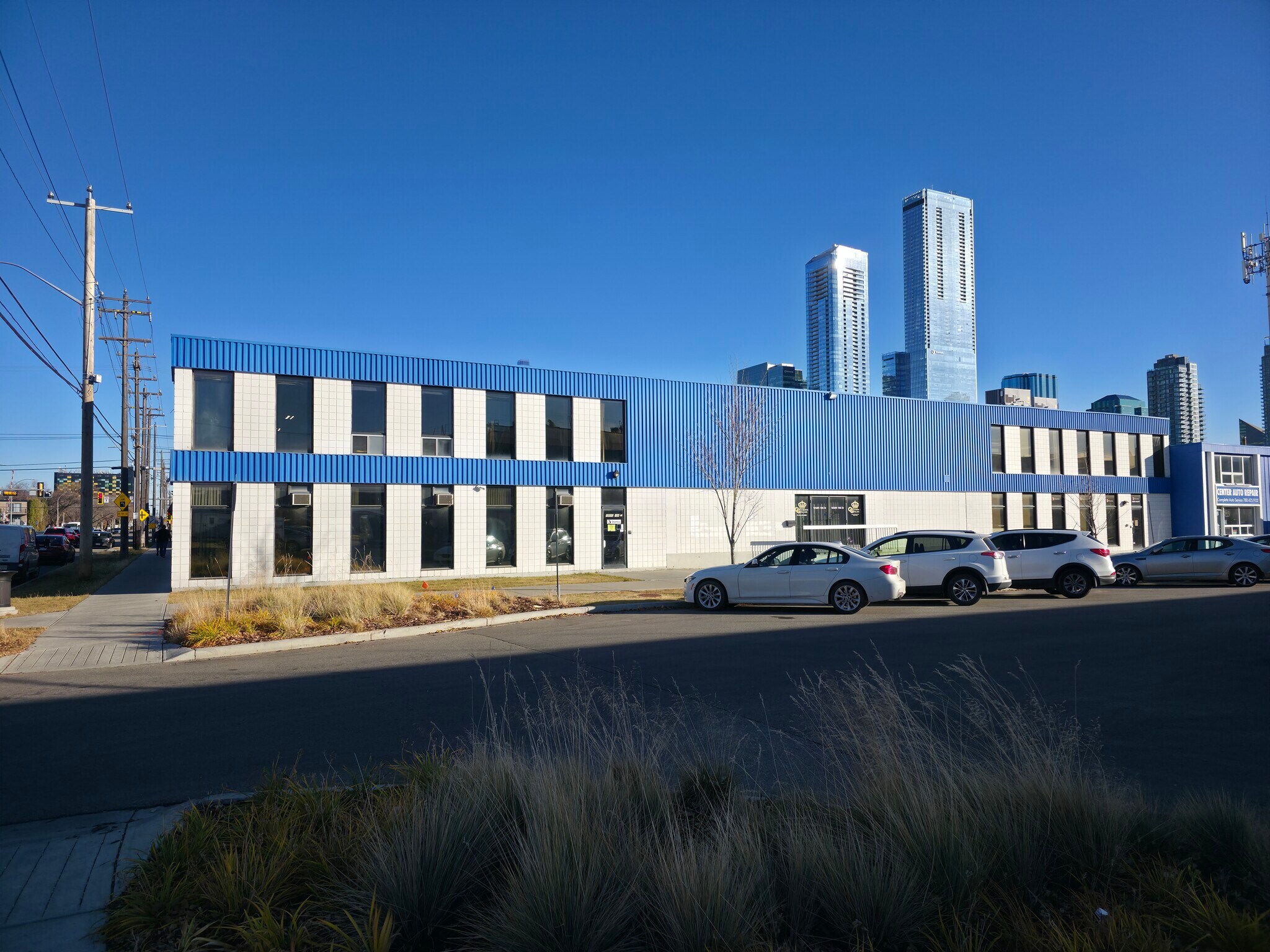 10576-10593 106th St NW, Edmonton, AB à louer Photo de l’immeuble– Image 1 sur 9