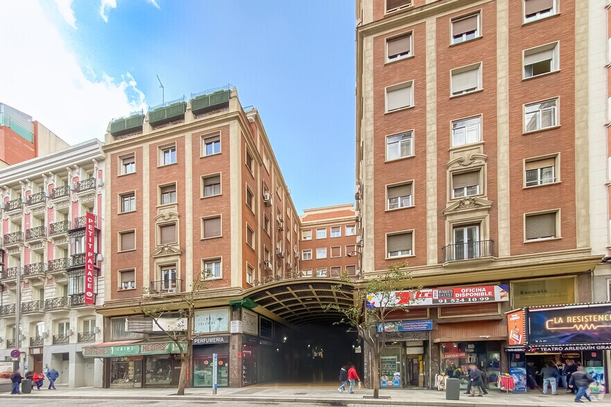 Immeuble residentiel dans Madrid, Madrid à vendre - Photo de l’immeuble – Image 1 sur 3