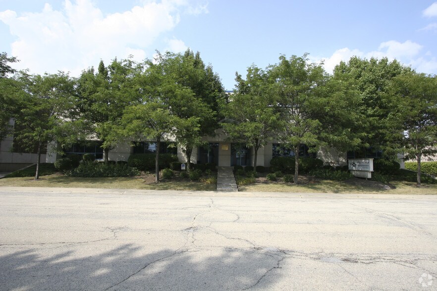 620-630 Estes Ave, Schaumburg, IL à vendre - Photo de l’immeuble – Image 2 sur 11