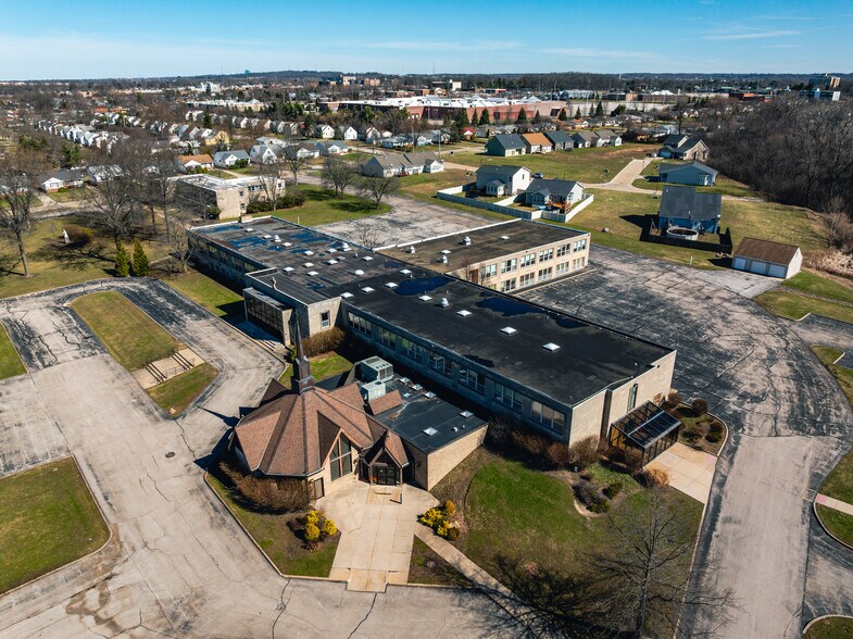 400 Center Rd, Bedford, OH à vendre - Photo de l’immeuble – Image 3 sur 16