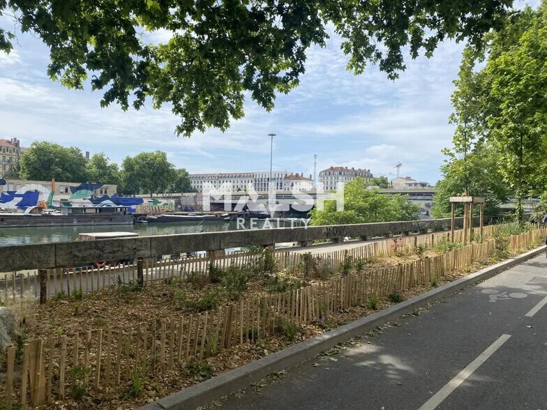Bureau dans Lyon à louer - Photo de l’immeuble – Image 2 sur 11