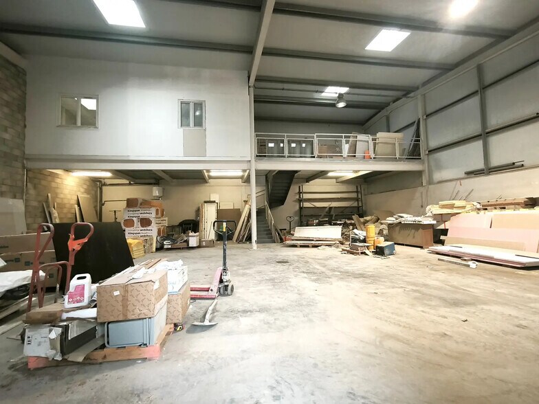 Local d'activités dans Deuil-la-Barre à vendre - Photo de l’immeuble – Image 1 sur 5