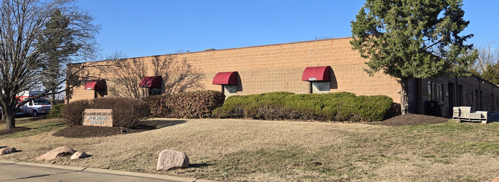 16201-16233 Westwoods Business Park, Ellisville, MO à louer Photo de l’immeuble– Image 1 sur 4