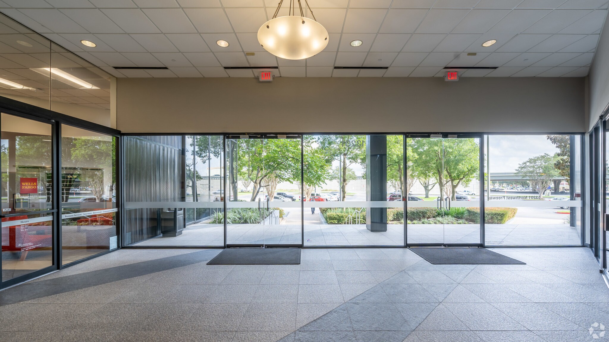 13201 Northwest Fwy, Houston, TX à louer Hall d’entrée– Image 1 sur 15