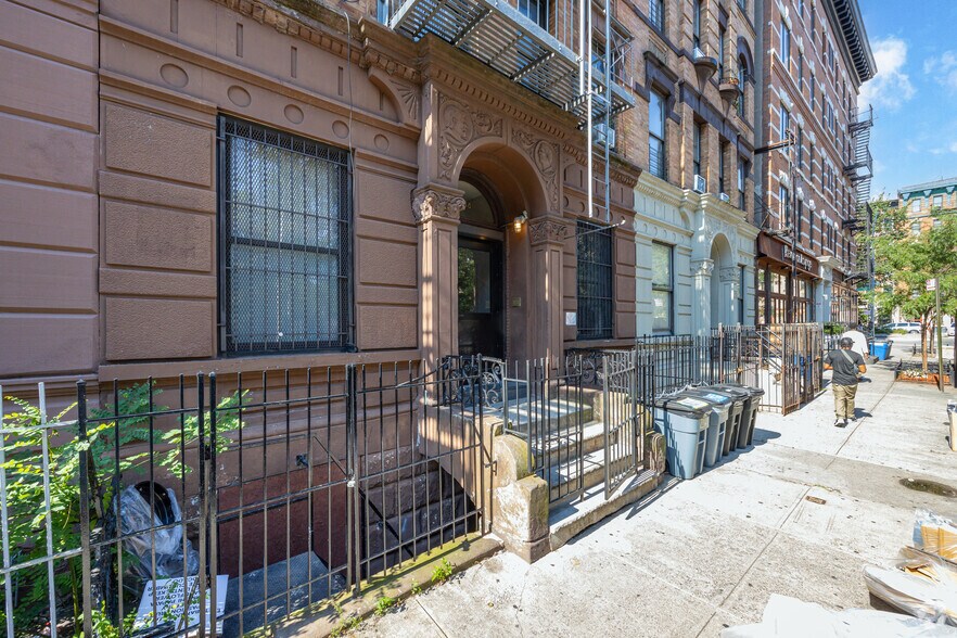 314 W 142nd St, New York, NY à vendre - Photo de l’immeuble – Image 3 sur 4