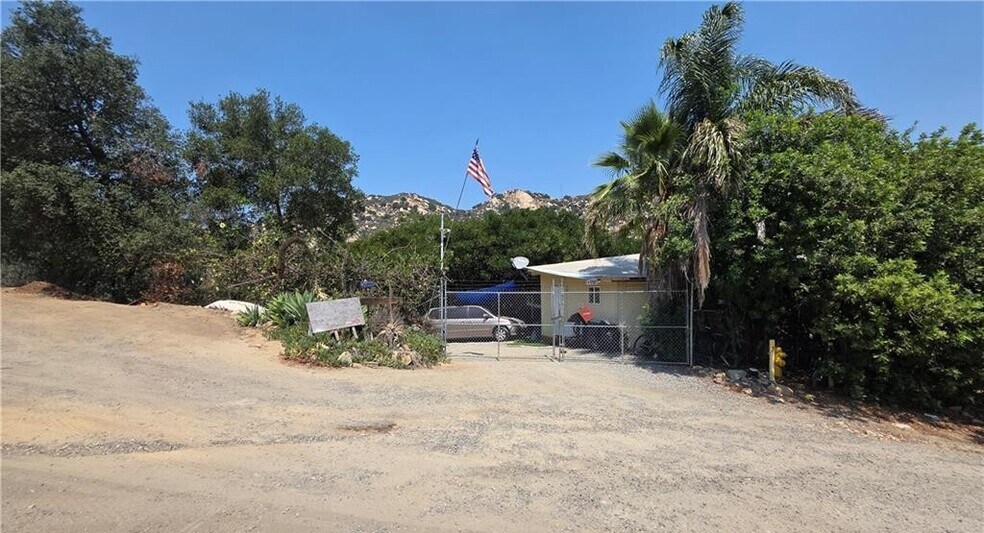 3027 Rainbow Valley Boulevard West, Fallbrook, CA à vendre - Photo principale – Image 1 sur 7