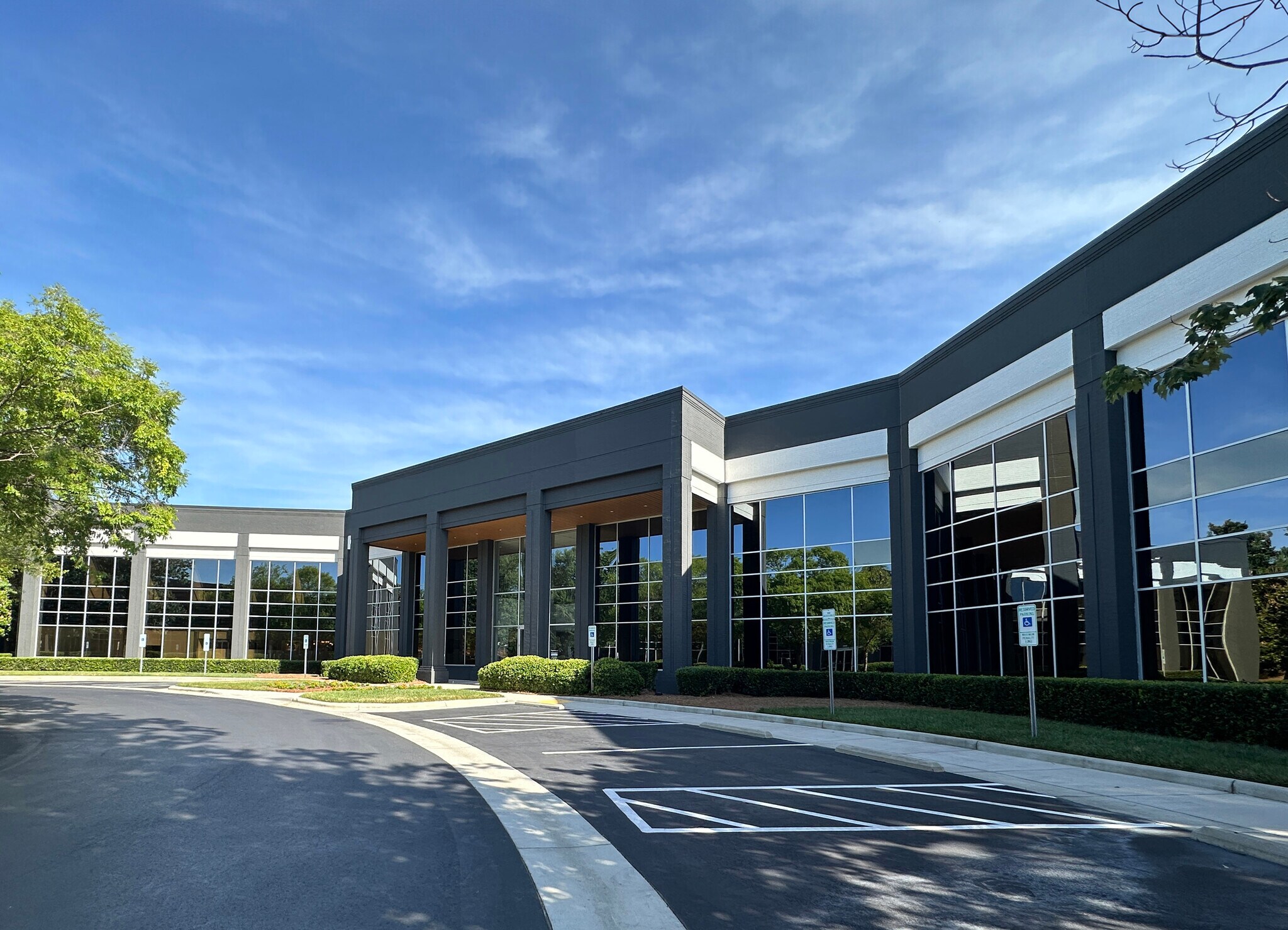 1800 Perimeter Park Dr, Morrisville, NC à louer Photo de l’immeuble– Image 1 sur 5