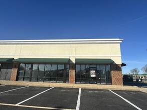 605 Newmarket Dr, Newport News, VA à louer Photo de l’immeuble– Image 2 sur 3