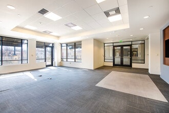 24149-25389 Cedar Rd, Lyndhurst, OH à louer Photo intérieure– Image 2 sur 9