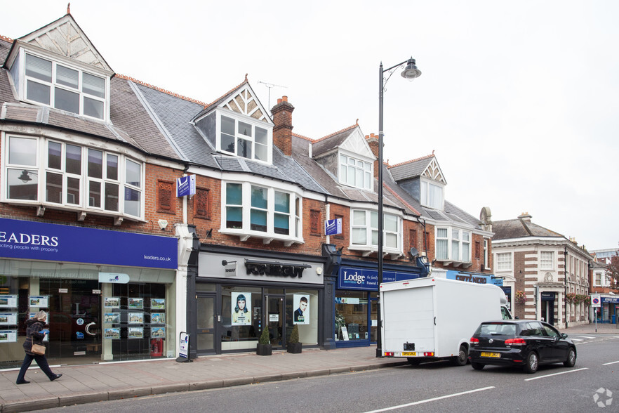 32-34 High St, Weybridge à vendre - Photo de l’immeuble – Image 2 sur 4