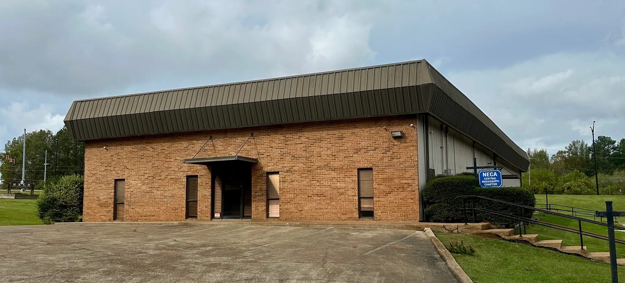 5685 Highway 18 W, Jackson, MS à vendre Photo principale– Image 1 sur 9