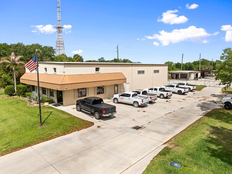 16050 Orange Ave, Fort Pierce, FL à vendre - Photo de l’immeuble – Image 2 sur 55