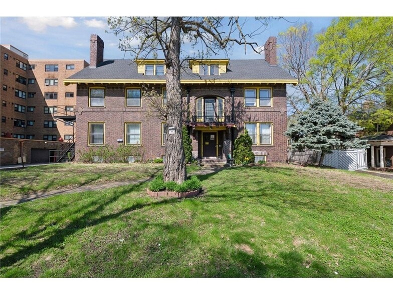 2110 1st Ave S, Minneapolis, MN à vendre - Photo principale – Image 1 sur 53